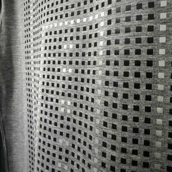 Lululemon Reflective Vented workout shirt - Size Large - Picture 3 of 3